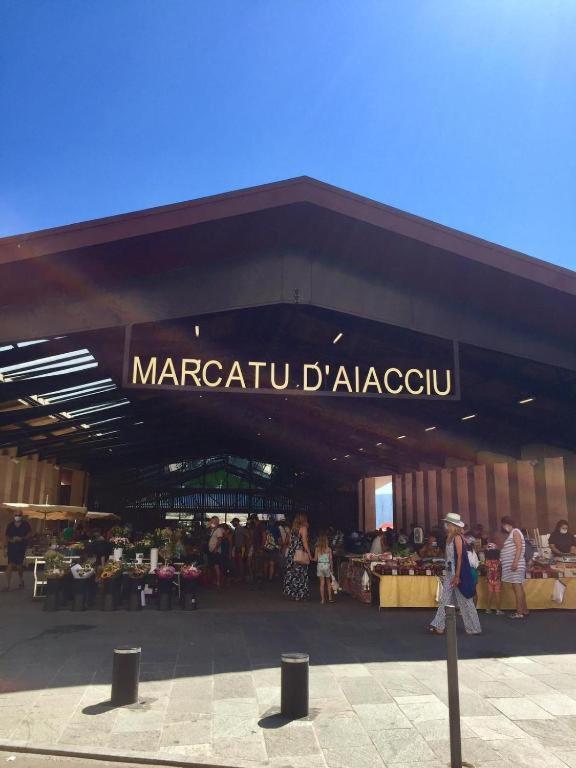 Ajaccio Centre Vieille Ville Imperiale Tt Confort Ttes Commodites 3 A 4 Pers Cathedrale A 300M Mer Port Marche Local Plages Luaran gambar